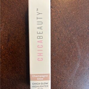 Champagne Glow Highlighter